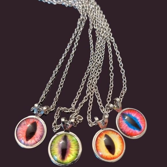Rin's Unique Boutique- Half Off Halloween Dragon Eye Necklace - Picture 1 of 1